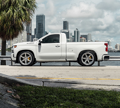 Фото дисков Vossen M-X5 (3-Piece) на Chevrolet Silverado IV