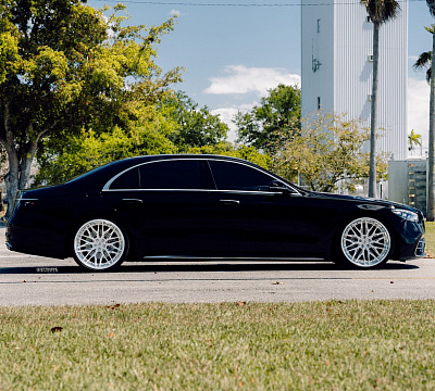 Фото дисков Strasse Wheels SV10M-RS Deep Concave FS на Mercedes-Benz S-Class (W223)