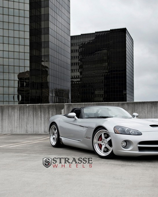 Фото дисков S5 Performance Глянцевый лак на Dodge Viper