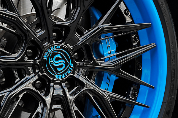 Фото дисков Strasse Wheels SV10M-RS Deep Concave FS Другой цвет на Chevrolet Corvette C7