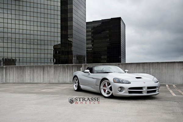 Фото дисков Strasse Wheels S5 Performance Глянцевый лак на Dodge Viper