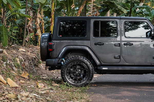 Фото дисков 4PLAY 4P55 Черный глянец на Jeep Wrangler IV (JL)