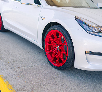 Фото дисков HRE FF10 на Tesla Model 3