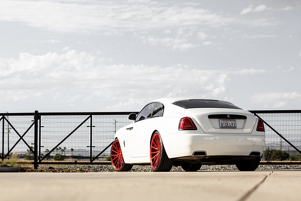Фото дисков Savini SV75 Красный глянец на Rolls-Royce Wraith