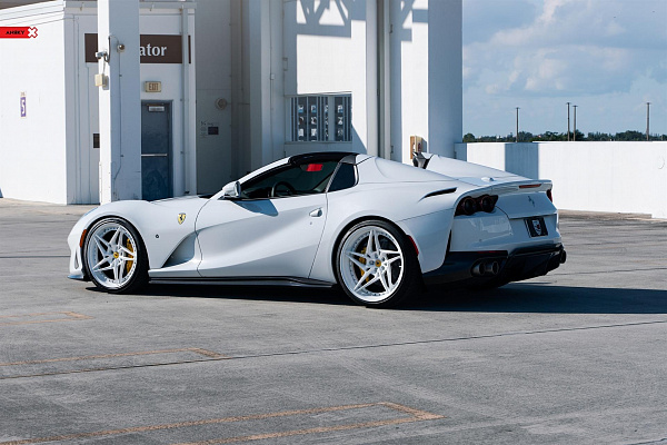 Фото дисков Anrky S3-X3 Белый глянец на Ferrari 812