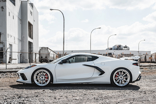 Фото дисков Brixton Forged R11-R Глянцевый лак на Chevrolet Corvette C8