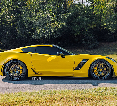 Фото дисков Strasse Wheels SM5R Deep Concave FS на Chevrolet Corvette C7