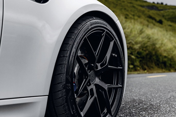 Фото дисков MRR NES SS-1.1 Черный глянец на BMW 3/M3 (E90)