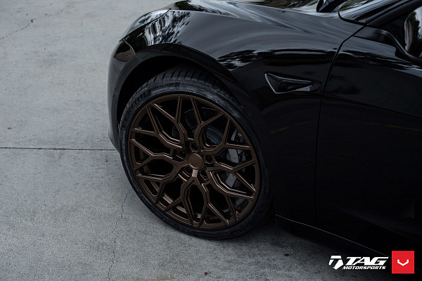 Фото дисков Vossen HF-2 Сатиновая темная бронза на Tesla Model 3