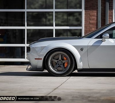 Фото дисков BC Forged LE05 // MLE05 на Dodge Challenger III