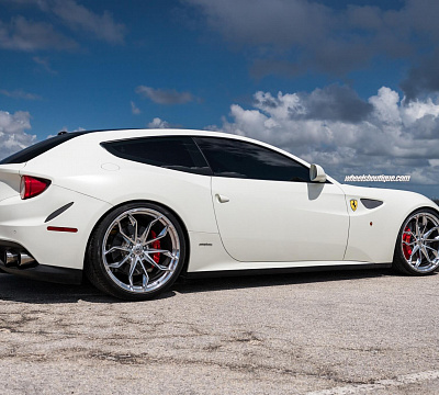 Фото дисков HRE P201 на Ferrari FF