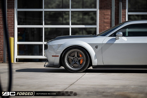 Фото дисков BC Forged LE05 // MLE05 Матовый графит на Dodge Challenger III