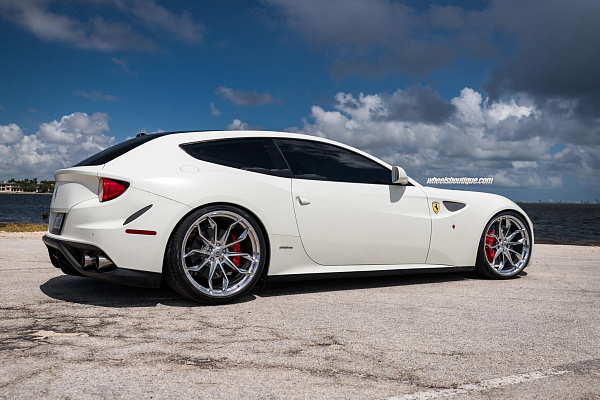 Фото дисков HRE P201 Полированный лак на Ferrari FF