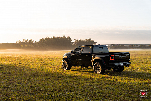 Фото дисков Vossen LC3-01T Глянцевая шампань на Ram 1500 V