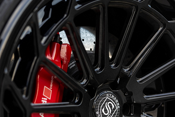 Фото дисков Strasse Wheels SV15FF Deep Concave FS Черный глянец на Audi R8 (4S)