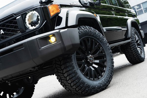 Фото дисков Kahn G22 DC Черный сатин на Toyota Land Cruiser 70