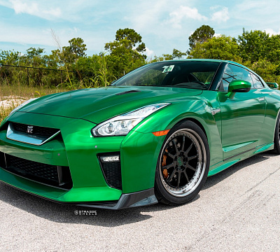 Фото дисков Strasse Wheels R10 Competition на Nissan GT-R