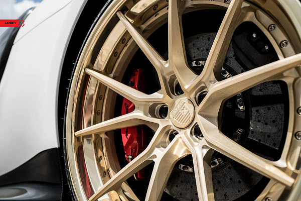 Фото дисков Anrky AN32 Сатиновая шампань на McLaren 570S