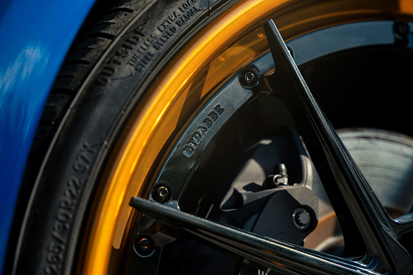 Фото дисков Strasse Wheels SV10 Deep Concave FS Черный глянец на Porsche Taycan I