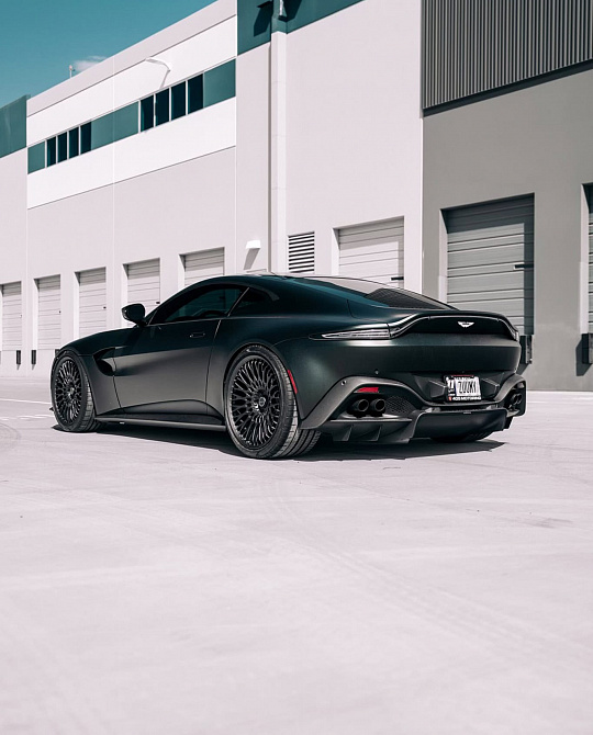 Фото дисков TR20 Белый глянец на Aston Martin Vantage 4