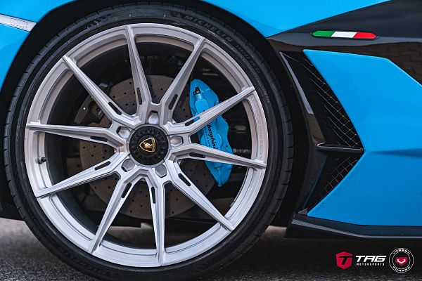 Фото дисков Vossen EVO-2R Глянцевый лак на Lamborghini Aventador