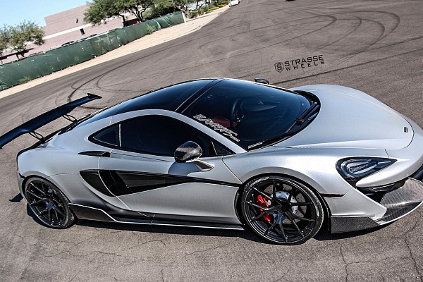 Фото дисков Strasse Wheels SM5R Deep Concave Monoblock Черный глянец на McLaren 570S