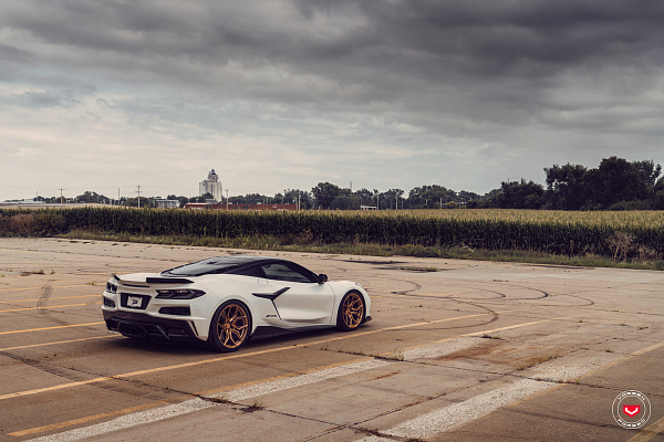 Фото дисков Vossen EVO-3R Глянцевая медь на Chevrolet Corvette C8