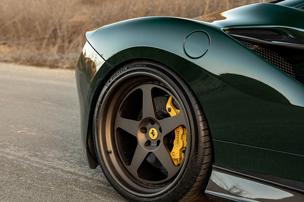 Фото дисков HRE 305 Сатиновая темная бронза на Ferrari F8