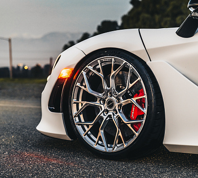 Фото дисков Brixton Forged PF10 на McLaren 720S