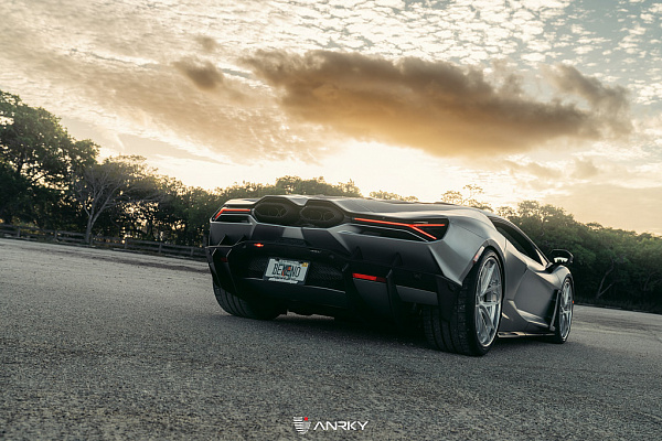 Фото дисков Anrky XR-301 Глянцевый лак на Lamborghini Revuelto