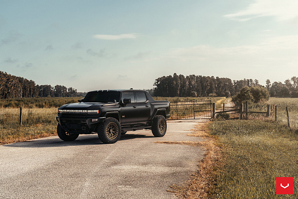 Фото дисков Vossen HFX-1 (8-Lug) Сатиновая бронза на GMC Hummer EV