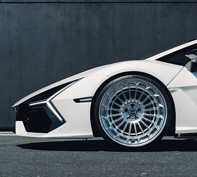 Фото дисков Brixton Forged TR11 AERO1 на Lamborghini Revuelto