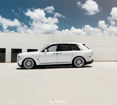 Фото дисков Anrky RF-382 на Rolls-Royce Cullinan