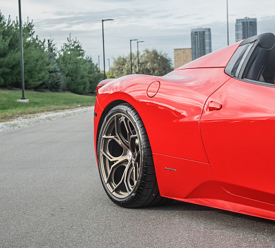 Фото дисков HRE P111SC на Ferrari 458
