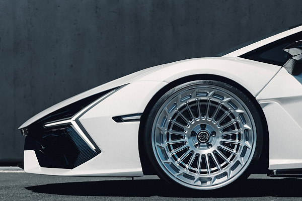 Фото дисков Brixton Forged TR11 AERO1 Полированный лак на Lamborghini Revuelto