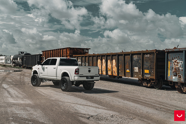 Фото дисков Vossen HFX-1 (8-Lug) Черный сатин на Ram 1500 V