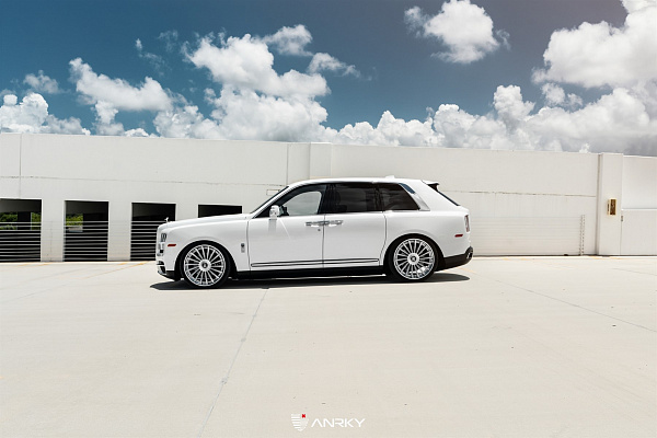 Фото дисков Anrky RF-382 Глянцевый лак на Rolls-Royce Cullinan