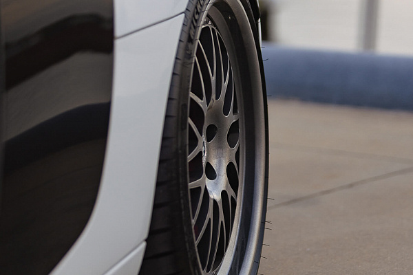 Фото дисков HRE 540 Глянцевый графит на Audi R8 (Typ 42)