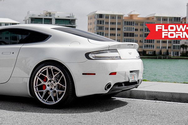 Фото дисков HRE FF01 Серебро на Aston Martin Vantage 3