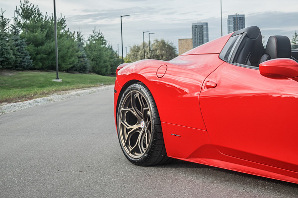 Фото дисков HRE P111SC Сатиновая бронза на Ferrari 458