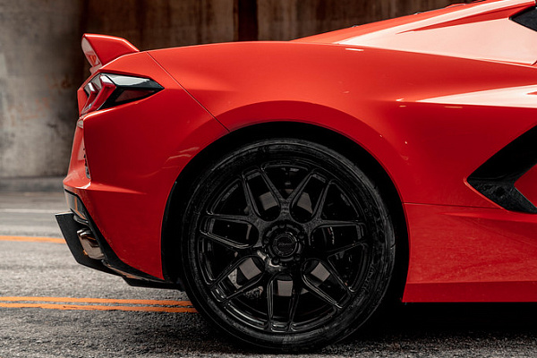 Фото дисков MRR FS01 Черный глянец на Chevrolet Corvette C8