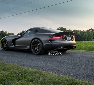 Фото дисков Strasse Wheels SM5 Deep Concave на Dodge Viper