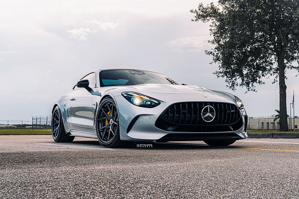 Фото дисков Strasse Wheels SM5RT Deep Concave FS Черный глянец на Mercedes-Benz AMG GT II