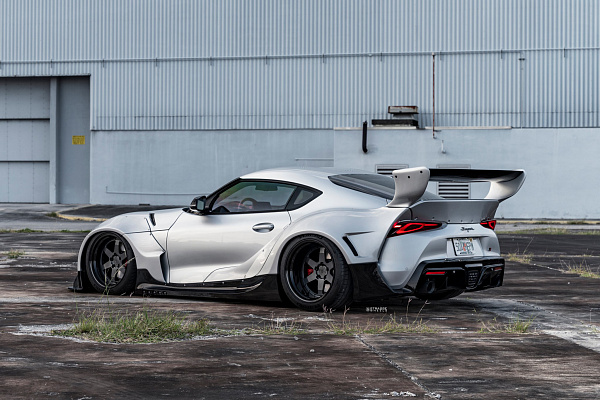 Фото дисков Strasse Wheels S6 Competition Черный сатин на Toyota Supra A90