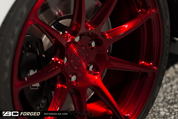 Фото дисков BC Forged RZ39 Красный глянец на Volkswagen Golf VII