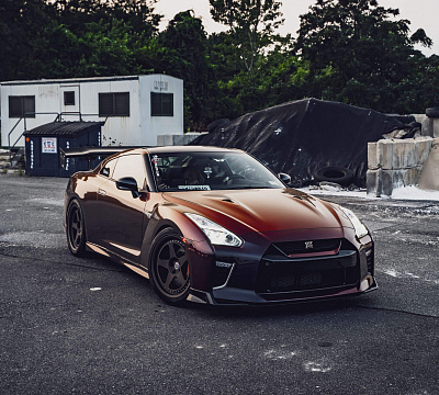 Фото дисков HRE 305 на Nissan GT-R