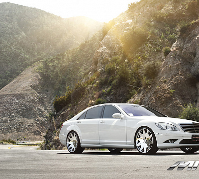 Фото дисков MRR HR3 на Mercedes-Benz S-Class (W221)