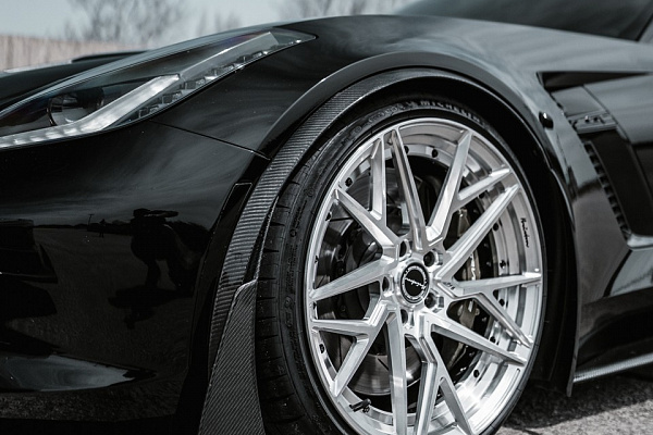 Фото дисков Brixton Forged PF8 Глянцевый лак на Chevrolet Corvette C7