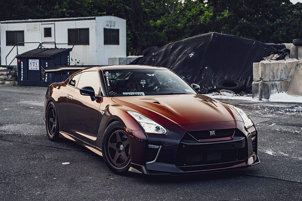 Фото дисков HRE 305 Сатиновая бронза на Nissan GT-R