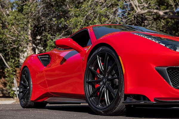 Фото дисков HRE P104SC Черный сатин на Ferrari 488